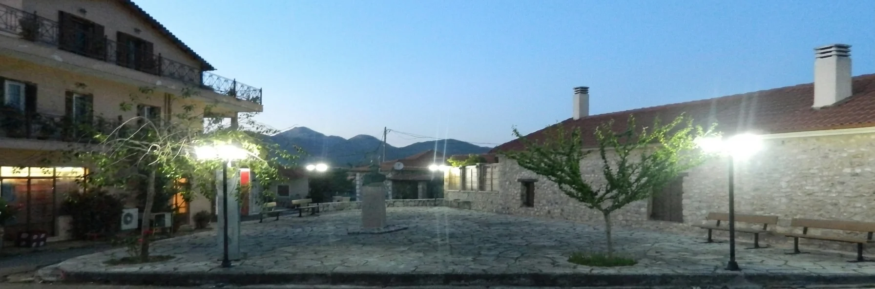 Πλατεία του Κουμανίου στο σούρουπο
